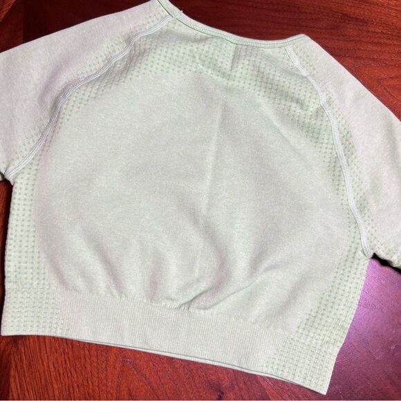 Green Short Sleeve Crop Athletic type top SMALL - Picture 3 of 5